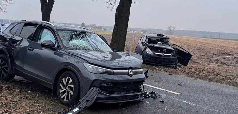 Zabójcza gołoledź - 5 osób w szpitalu po czołowym zderzeniu w powiecie kościańskim
