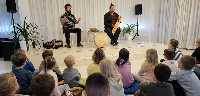 „Karawana Opowieści” w bibliotece. Baśniowa podróż dla dużych i małych
