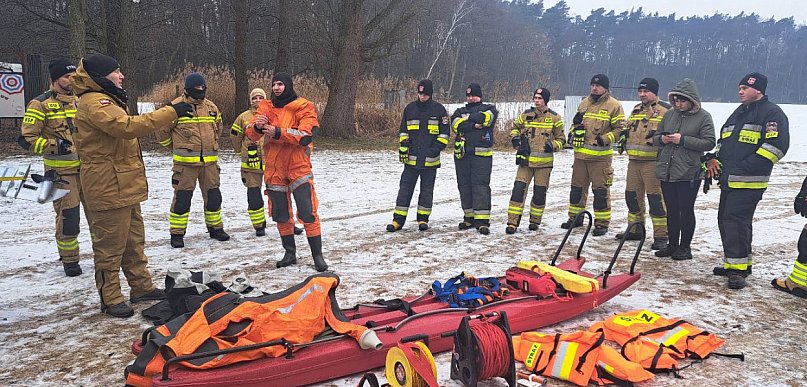 Trzy jednostki OSP w akcji na lodzie - Manewry na plaży w Jarosławkach