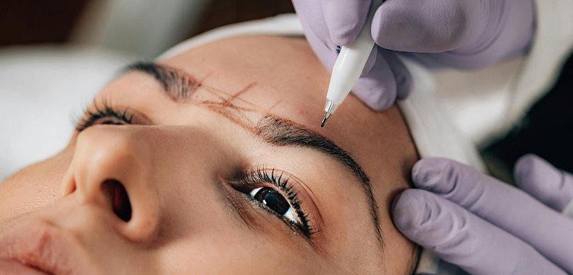 Maszynka do permanentnego makijażu i farbki Thuya – jak stworzyć