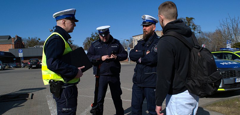 Bezpieczeństwo na drogach - Śremscy policjanci dbają o rowerzystów i pieszych