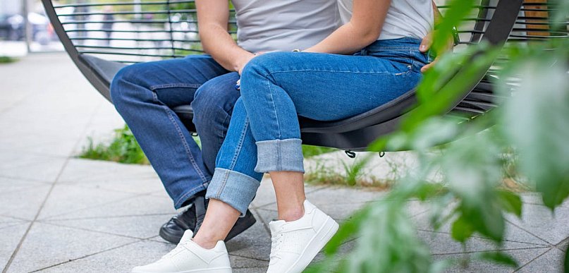 Czy fotel bujany do ogrodu to dobra alternatywa dla huśtawki ogrodowej?