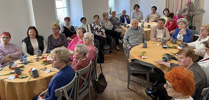 Ciche bohaterki i wielkie historie. Dzień Kobiet w klubie "Aktywny Senior"