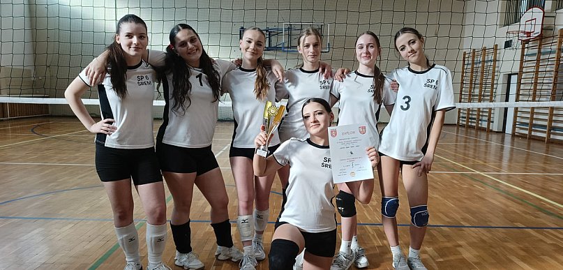 SP 6 najlepsza w powiatowych rozgrywkach siatkarskich