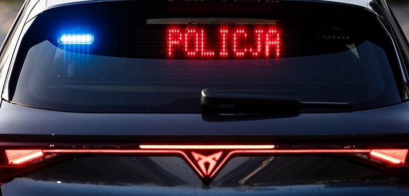 "Drift" pod kościołem zakończony w areszcie. Kumulacja przewinień kierowcy BMW