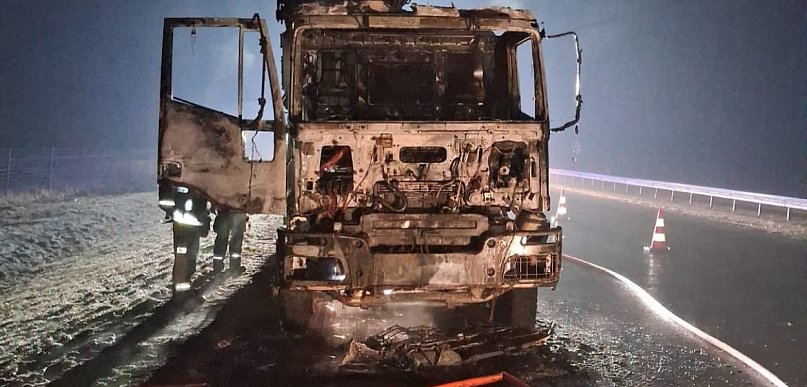 Pożar na trasie S5 pod Kościanem - Spłonęła kabina betoniarki