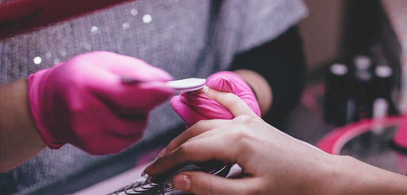 Dlaczego przygotowanie płytki paznokcia przed malowaniem jest tak ważne?