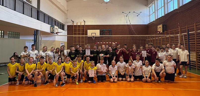 Turniej rzucanki siatkarskiej w Zbrudzewie - Rywalizacja klas ósmych