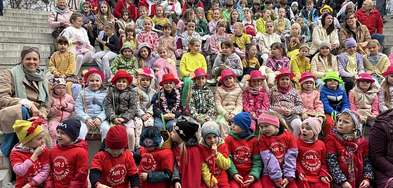 Kolorowo w Amfiteatrze! Międzypokoleniowe powitanie wiosny w Śremie