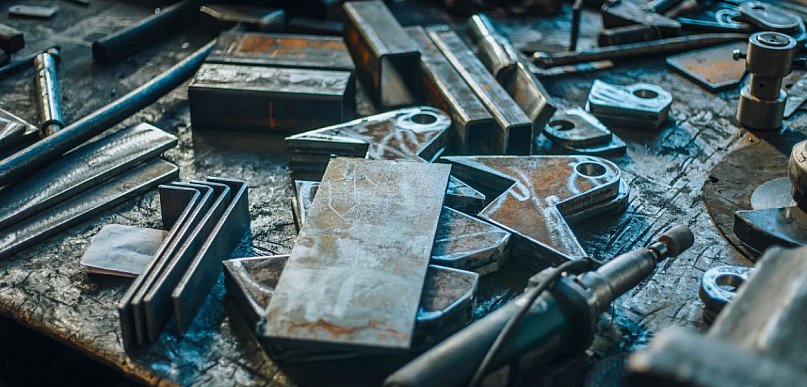 Jubilerski stół warsztatowy w domowym zaciszu: Ergonomia pracy z palnikiem