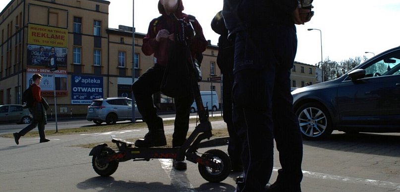 Hulajnogi elektryczne pod lupą policji. Seria groźnych wypadków w Śremie