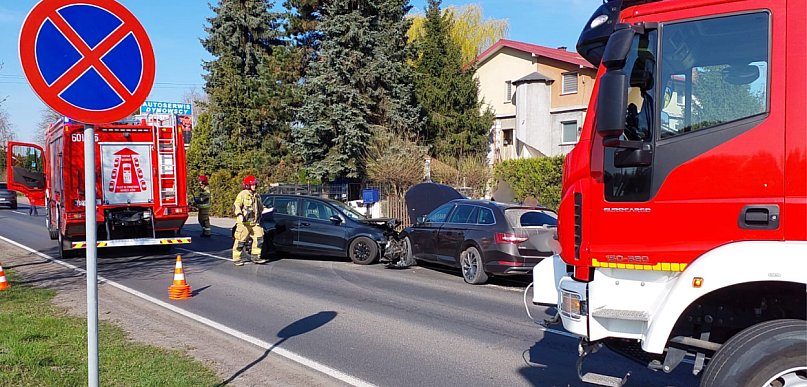 Kolizja na DW 432 w Nochowie - 9-letnie dziecko wśród uczestników wypadku