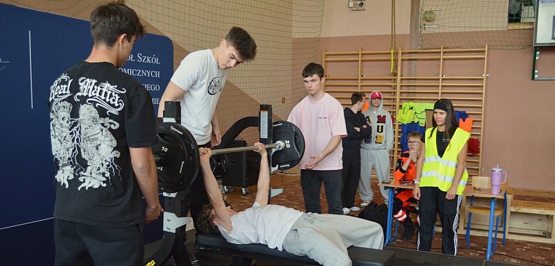 Siła i wielkie serca w Ekonomie! Relacja z Zawodów Wyciskania Sztangi Leżąc