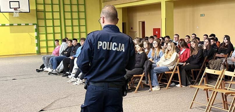 Bezpieczeństwo w sieci priorytetem - Funkcjonariusze z wizytą w ZSR w Grzybnie
