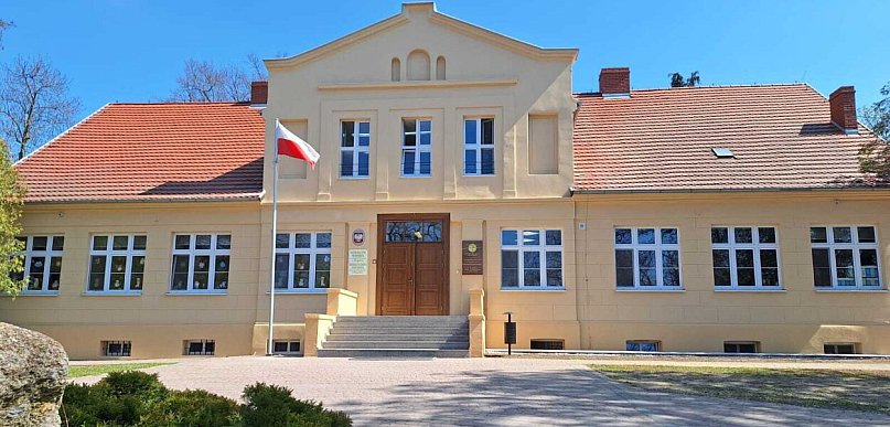 Zabytek odzyskał dawny blask - Dwór w Chrząstowie po wielkiej metamorfozie!