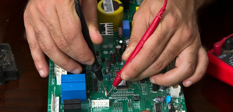 Pomiary elektryczne w Poznaniu – poradnik dla właścicieli i zarządców