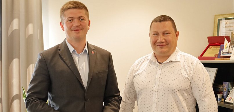 Nowy sołtys w gminie z wizytą u Burmistrza. Kim jest nowy gospodarz Mechlina?