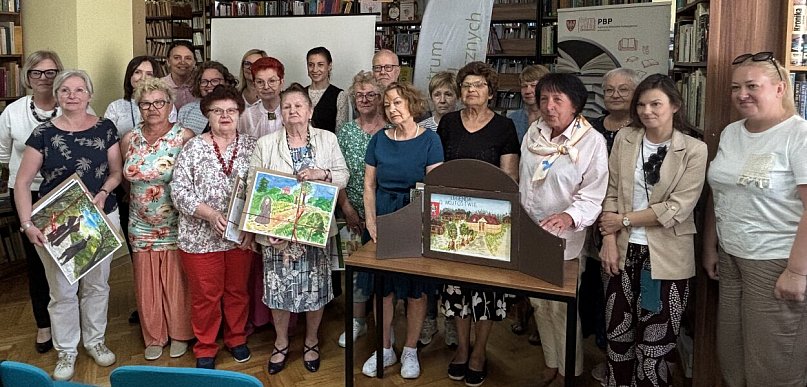 Premiera teatrzyku Kamishibai o śremskich legendach! Malarski debiut seniorek