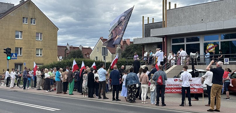 Międzypokoleniowe wydarzenie - Relacja z Marszu dla Życia i Rodziny w Śremie