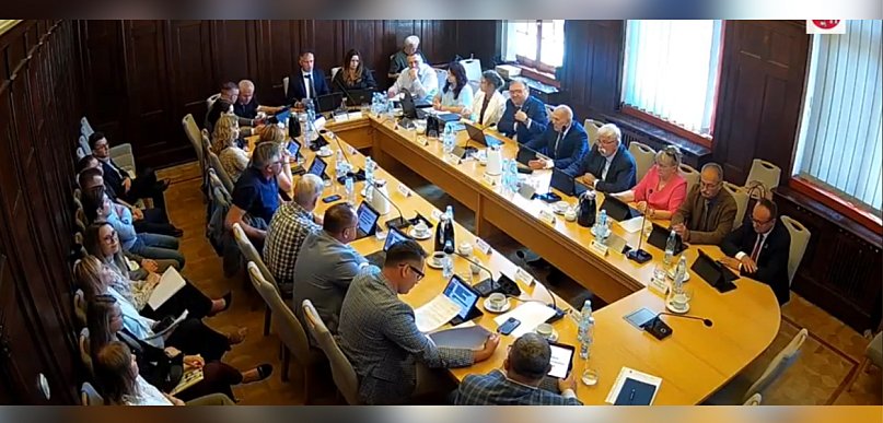 Plany ogólne gmin i powrót sporu gospodarstwa w Pince. Skrót z sesji Rady Powiatu