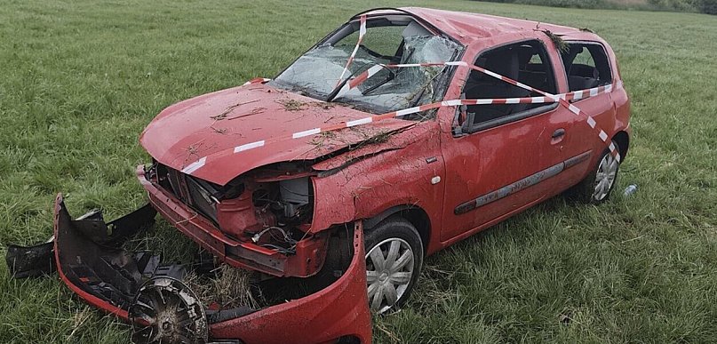 Dachowanie w Łuszkowie! Za kierownicą 20-letnia mieszkanka powiatu śremskiego
