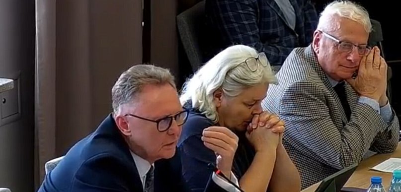 Były burmistrz kontra obecny włodarz.  Ważny głos radnego Mulkowskiego