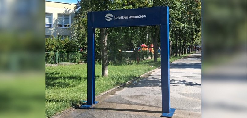 Akty wandalizmu na deptaku w Śremie - Kurtyny wodne mogą zniknąć z ulic?