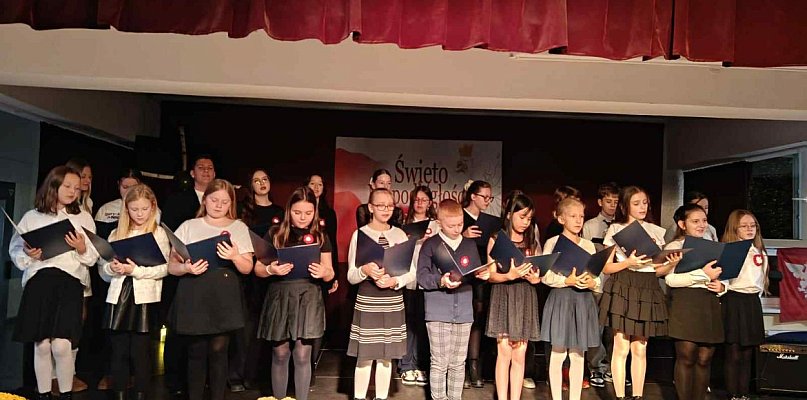 Wieczór Pieśni Patriotycznych w śremskiej „Szóstce” - 84227