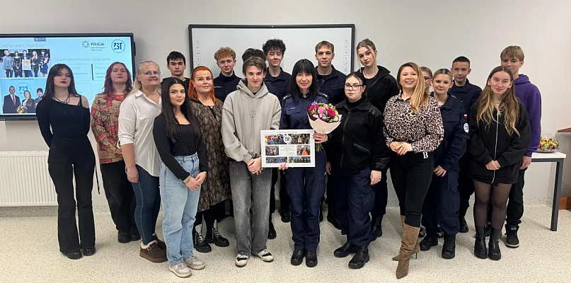 Serce oddane młodzieży. Zespół Szkół Technicznych żegna podinsp. Ewę Kasińską - 86110