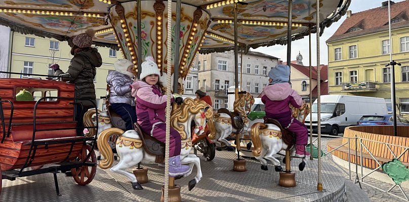 Gorąca atmosfera na śremskim Rynku! Kraina Zimowej Zabawy oficjalnie otwarta