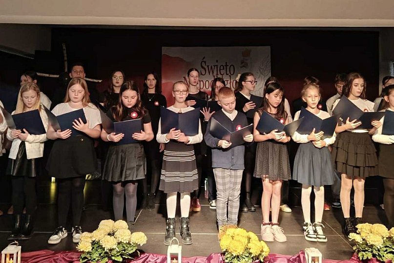 Wieczór Pieśni Patriotycznych w śremskiej „Szóstce”