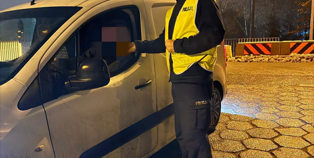 Brak tablic to był tylko początek. Pijany kierowca wpadł w Dzięczynie