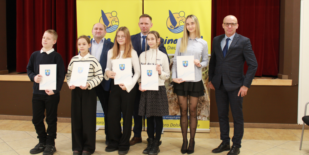 Sportowe talenty z Dolska docenione. Burmistrz wręczył stypendia!