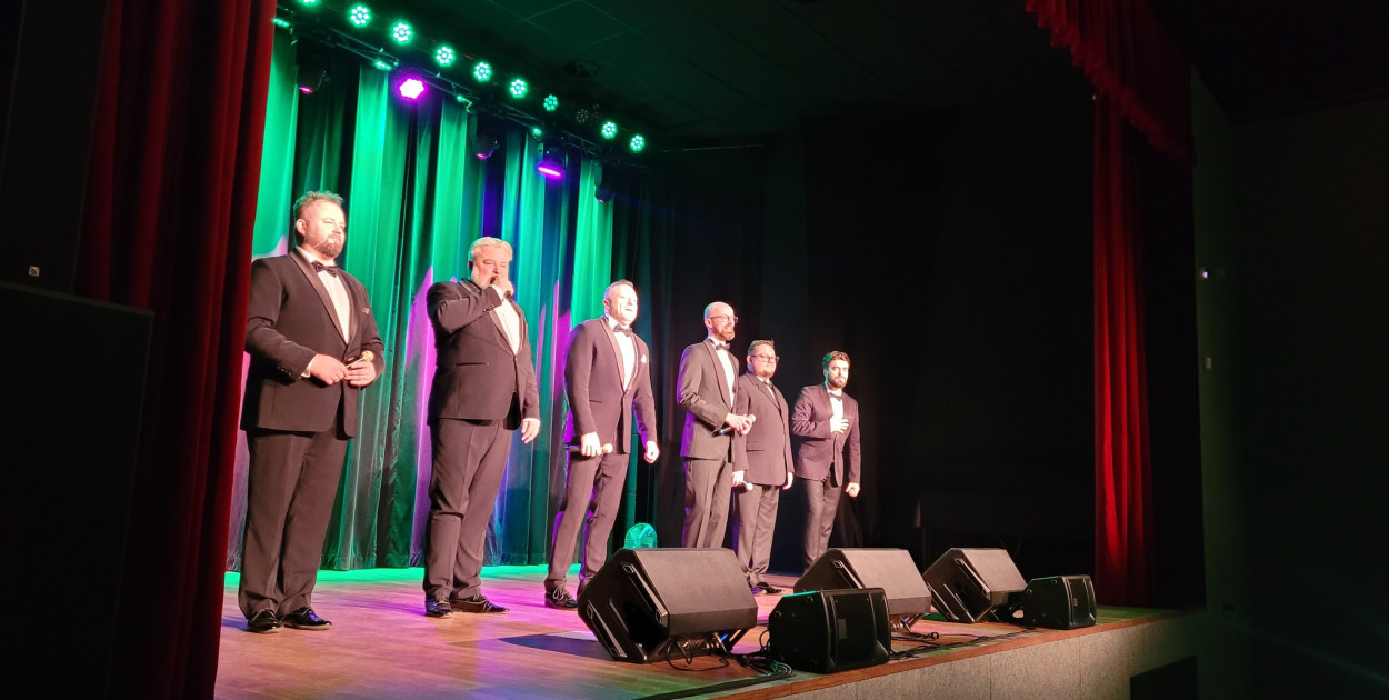 Muzyczne starcie w Muzeum Śremskim. „Pojedynek tenorów” zachwycił publiczność