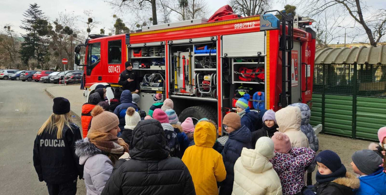 Ferie pod lupą służb - Spotkanie z mundurowymi dla najmłodszych