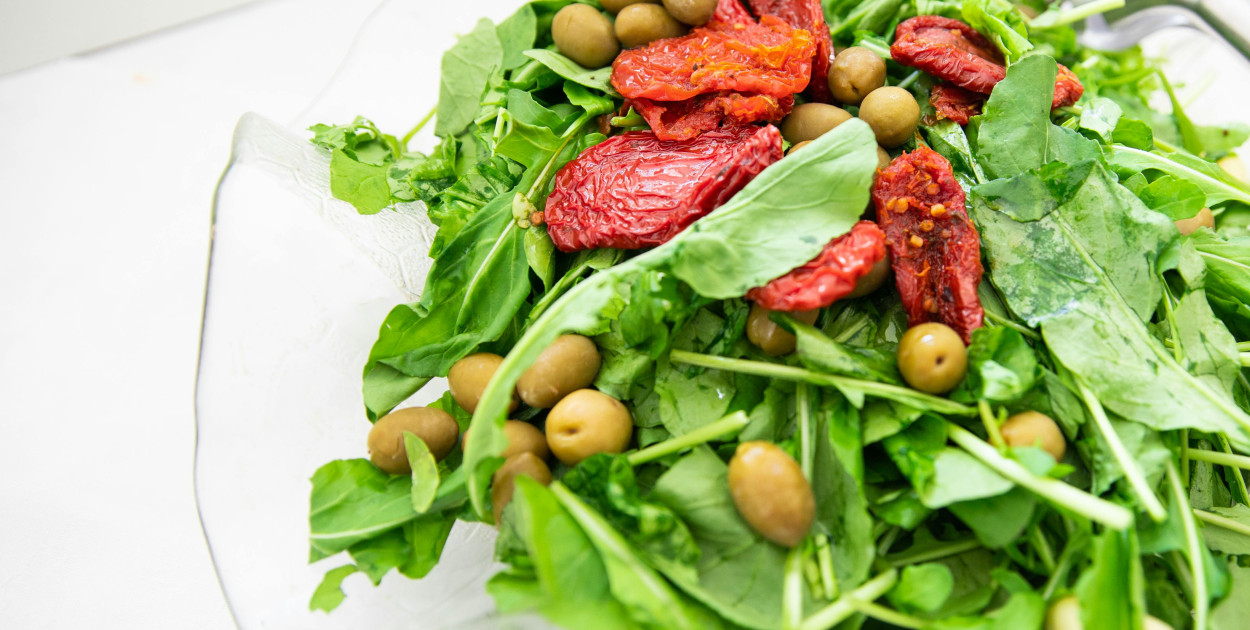 Co jeść w pracy, gdy nie masz lodówki ani mikrofalówki?