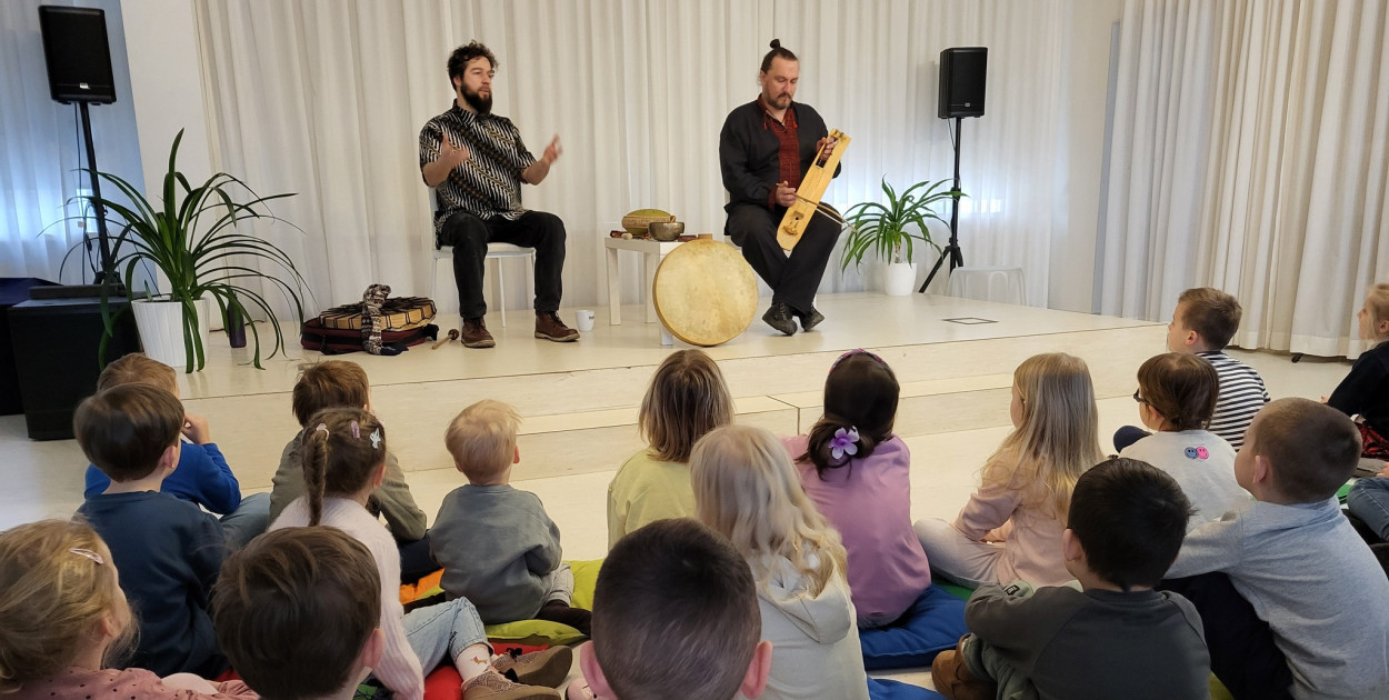 „Karawana Opowieści” w bibliotece. Baśniowa podróż dla dużych i małych