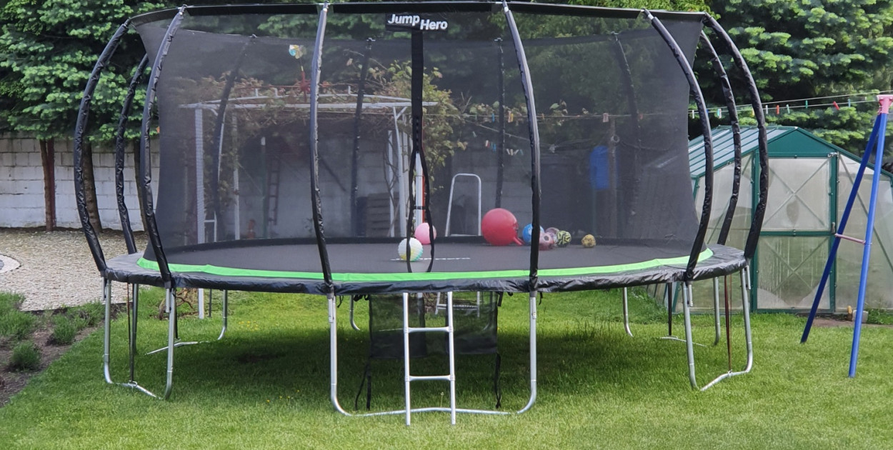 Trampolina ogrodowa jako centrum domowej rekreacji – jak wybrać I gdzie?