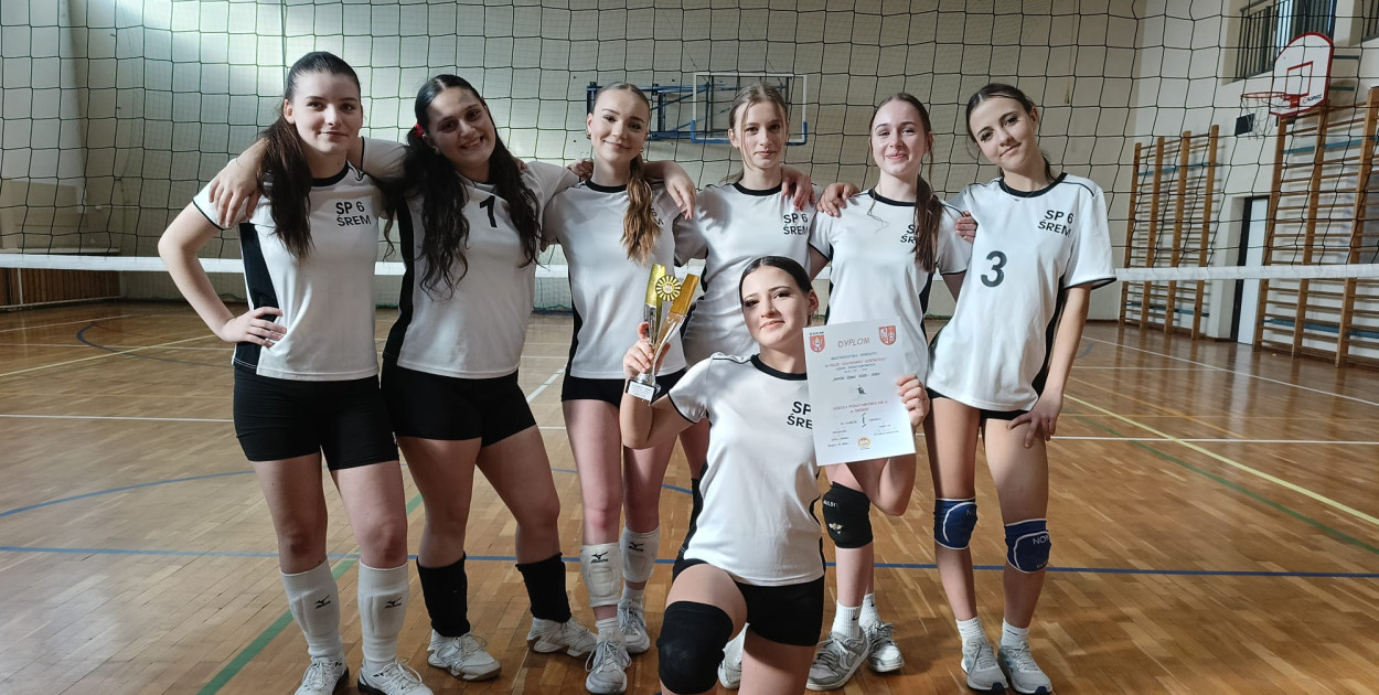 SP 6 najlepsza w powiatowych rozgrywkach siatkarskich