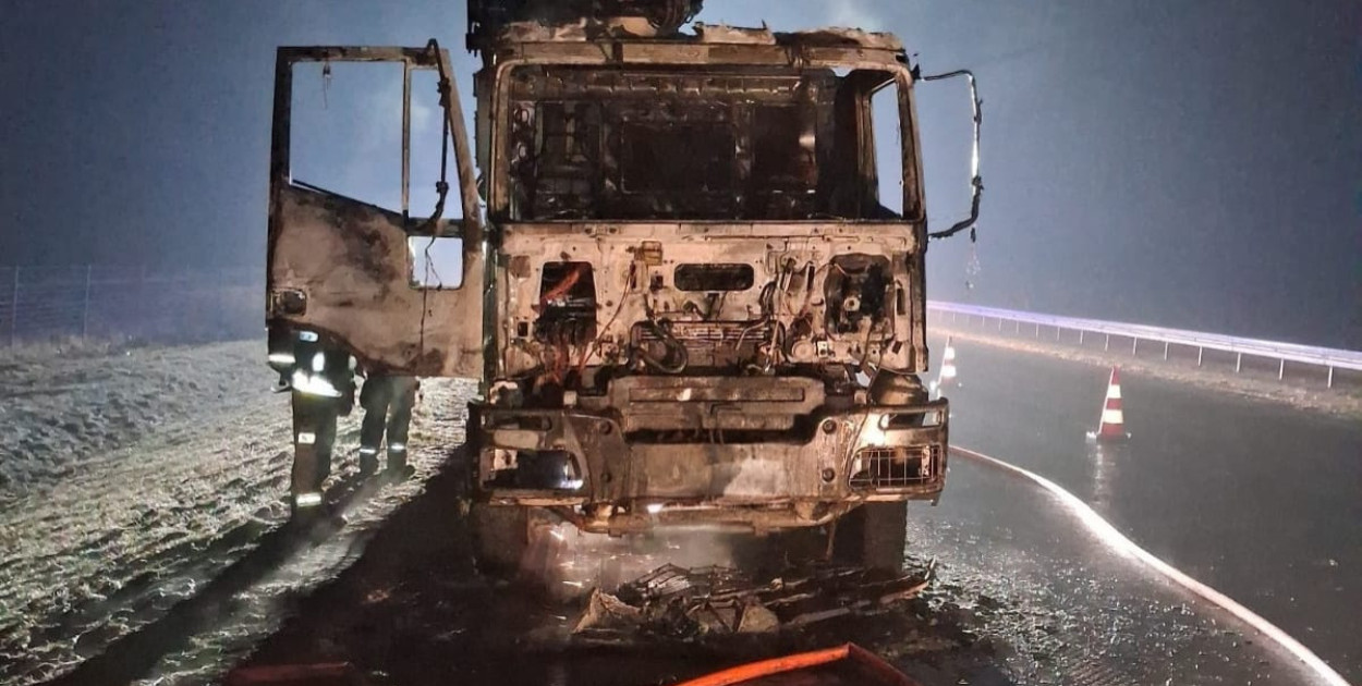 Pożar na trasie S5 pod Kościanem - Spłonęła kabina betoniarki