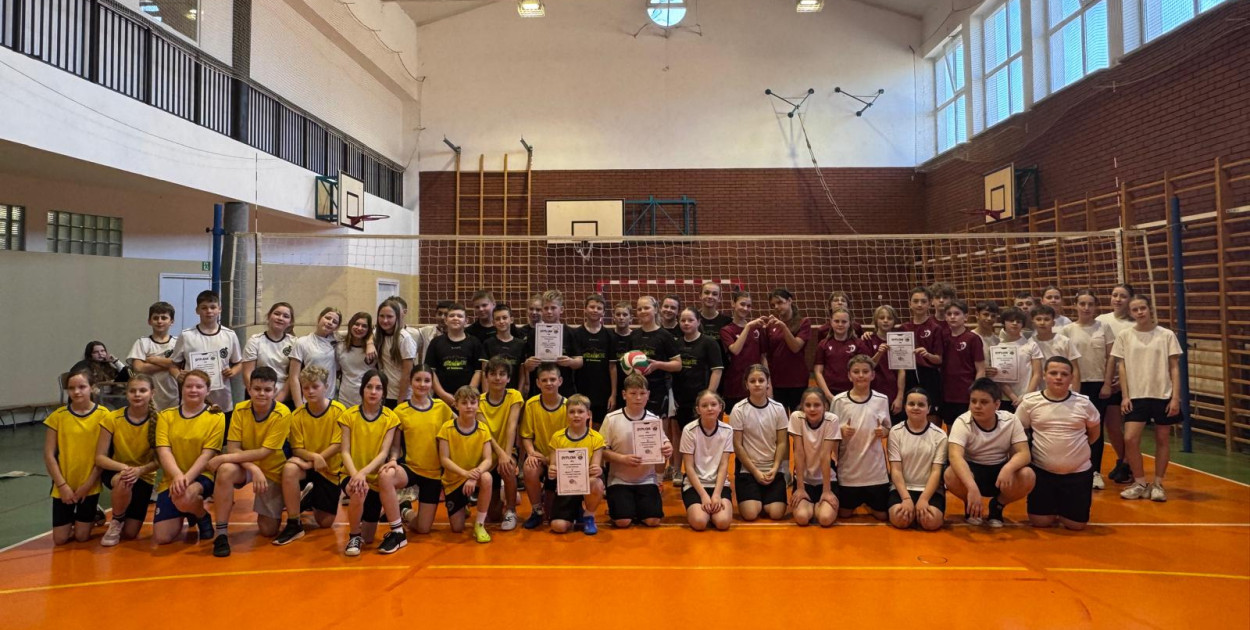 Turniej rzucanki siatkarskiej w Zbrudzewie - Rywalizacja klas ósmych