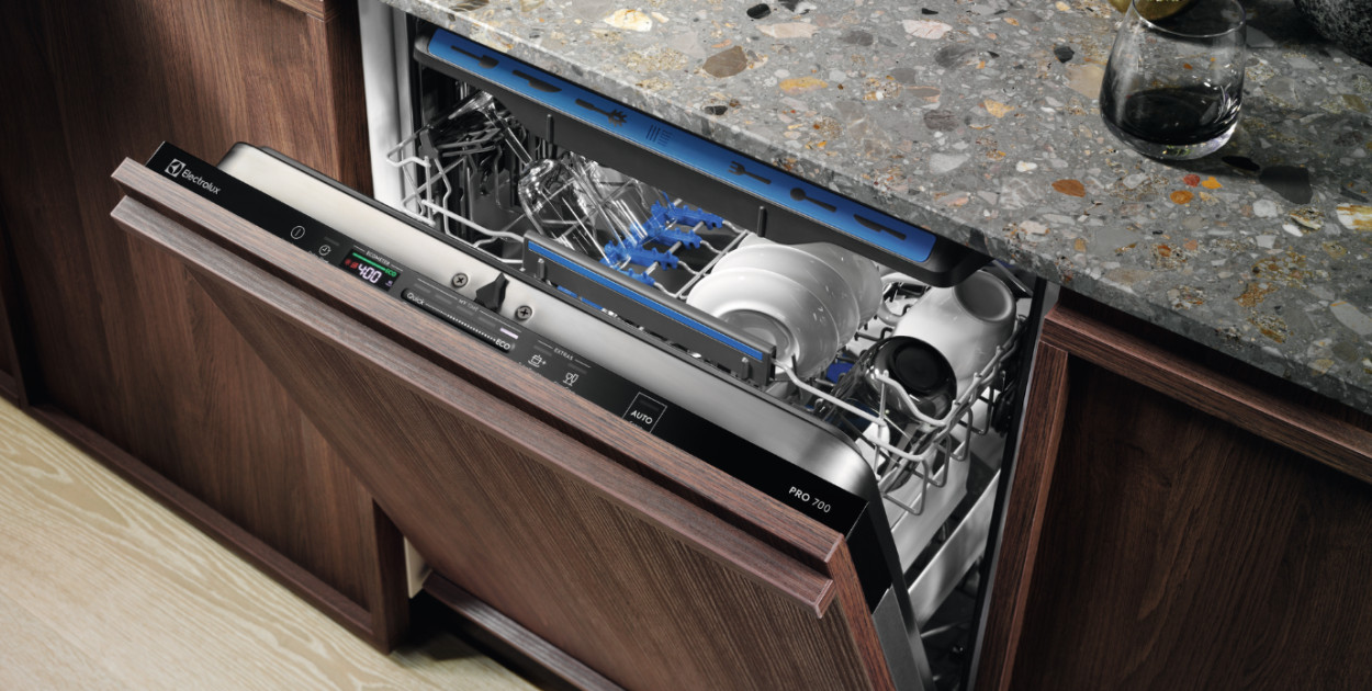 Łatwiejsze wkładanie i wyjmowanie naczyń dzięki technologii ComfortLift®