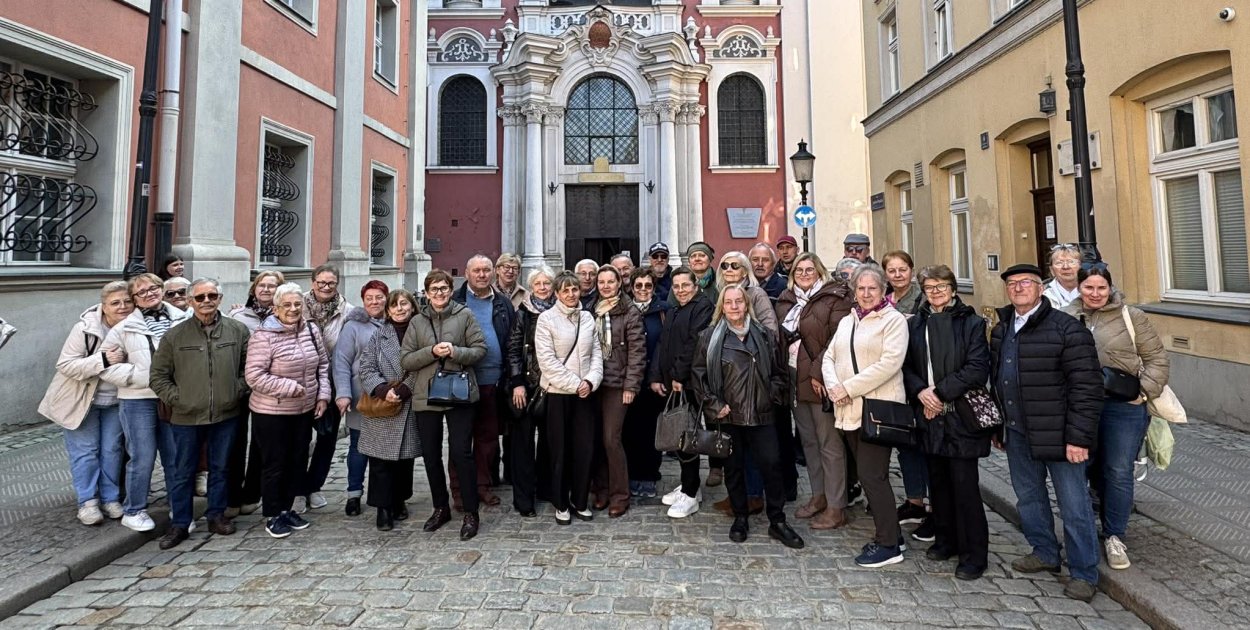 Seniorzy z Brodnicy w Poznaniu. Wyjątkowa lekcja historii w terenie