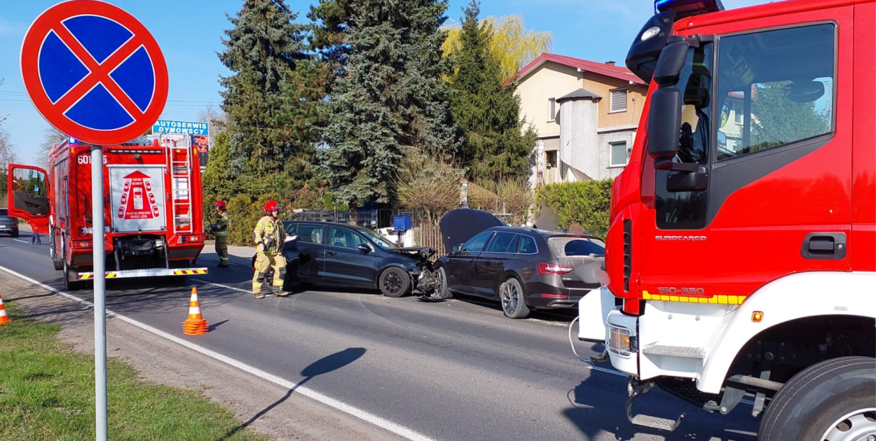 Kolizja na DW 432 w Nochowie - 9-letnie dziecko wśród uczestników wypadku