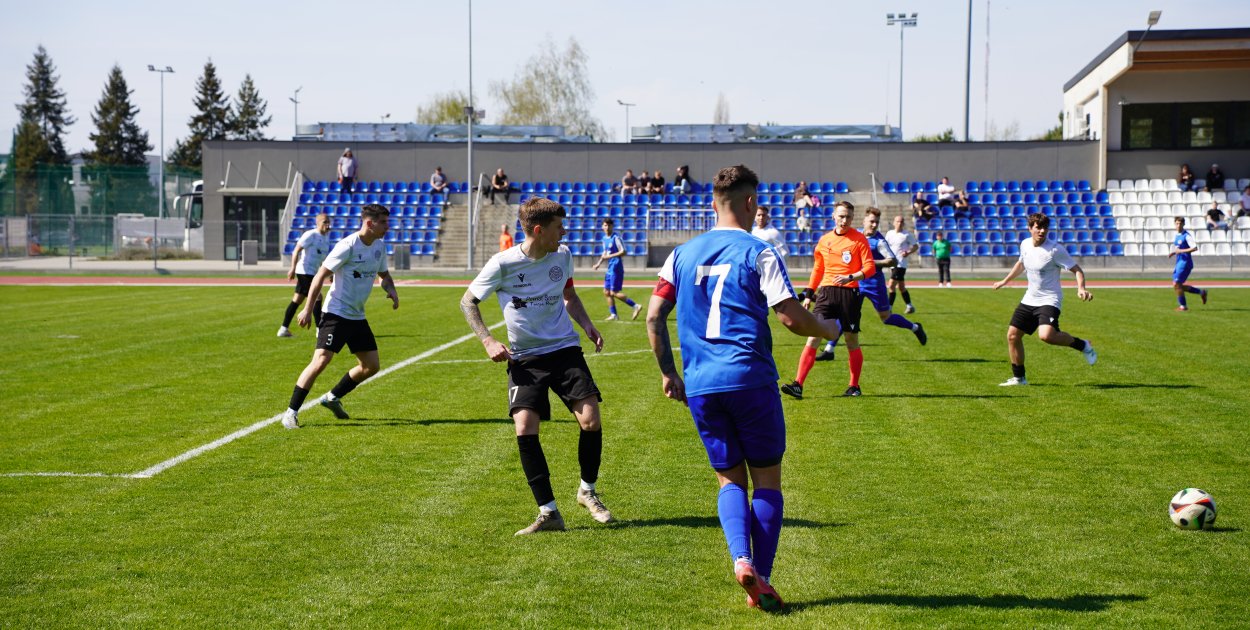 Piłkarski weekend drużyn powiatu śremskiego – wyniki i podsumowanie rozgrywek